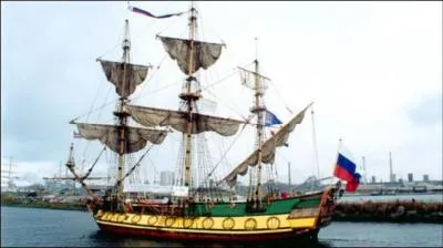 Le port d'attache du Shtandart est Saint-Pétersbourg. Sur quel fleuve se trouve cette ville ?