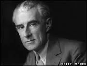 Ravel Maurice : je suis n� � Cibourne (Pyr�n�es-Atlantiques) le 7 mars 1875, compositeur, je fus avec mon a�n� Claude Debussy la figure la plus influente et principal repr�sentant du courant impressionniste, mes principales oeuvres sont  Bol�ro  ou  S�r�nade grotesque , je d�c�de � Paris le 28 d�cembre ...