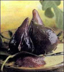 Avec quelle gourmandise coulante,  base d'ufs, de lait et sucre accompagnerez-vous des figues grilles au miel ?