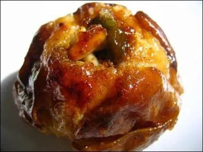 Quel fruit allez-vous choisir ? Il doit tre creus et se tenir convenablement  la cuisson. Garnissez-en le trou d'une grosse noisette de beurre, arrosez avec le miel d'une gnreuse cuillre  soupe .