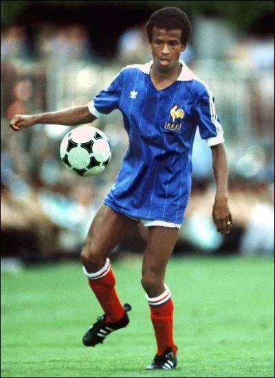 Dans quel pays Jean Tigana est-il n ?