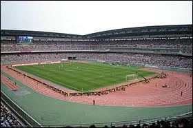 L'International Stadium Yokohama est le plus grand stade du Japon. Il a �t� renomm� en 2005. Quel est son nouveau nom ?