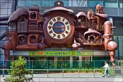 Cr��e par Hayao Miyazaki, c�l�bre dessinateur japonais de mangas et aussi r�alisateur de films d'animation, elle est accroch�e au-dessus de l'entr�e de la tour de la Nippon Television � Tokyo. Elle porte le nom de son cr�ateur. C'est :