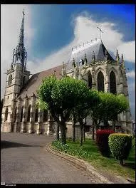 Nous allons maintenant  Conches-en-Ouche ( Eure ) o la ville est chef-lieu ...