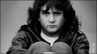 Daniel Balavoine aura un destin fatal en 1986 sur le Paris-Dakar, mais en 1978, il interprte :