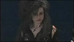 Ensuite ils se font rattraper par les mangemorts et Bellatrix attrape quelqu'un. Qui ? (film)