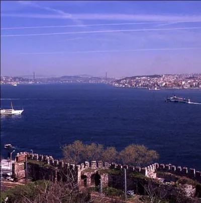 Quelles mers sont relies par le dtroit du Bosphore ?