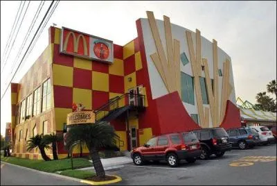 Que trouve-t-on dans ce Mc Donald's situ  Orlando, aux tats-Unis ?