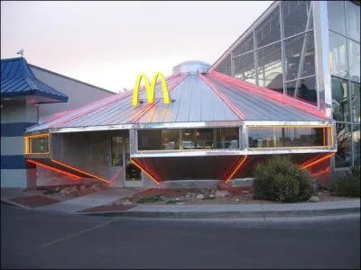 Dans quelle ville anglophone se situe ce Mc Donald's ?