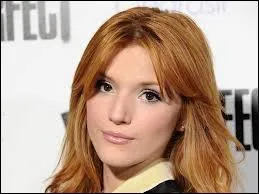 Qui est cette jeune fille jouant l'un des personnages principaux dans une srie ?