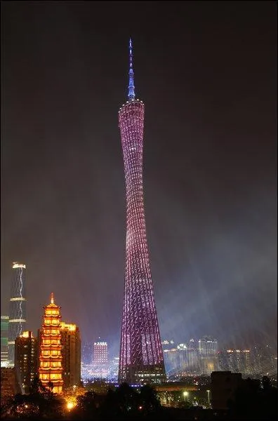  The Canton Tower  se trouve  Canton.