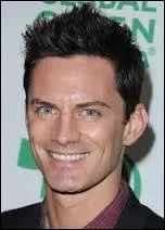 Quel est le nom du prsentateur de l'mission 'Shake It Up Chicago' ?