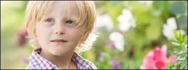 Sur cette photo, quel ge a le fils de Clem ?