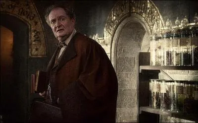 (Tome 6) Qui Harry invite-t-il  la fte de Slughorn ?