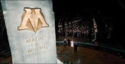 (Tome 5) Qui prend la dfense de Harry lors de son procs ?