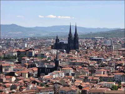 Quel est ce quotidien dont le sige se trouve  Clermont-Ferrand ?