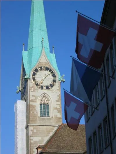 A Zurich, se trouve l'glise qui a la particularit suivante...