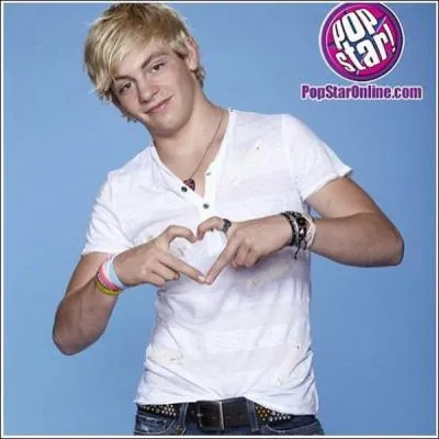 Sur cette photo on voit Ross faire un coeur mais comment le fait-il ?