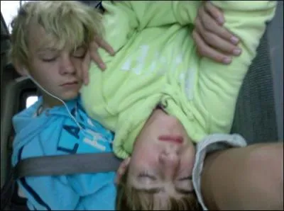 Que fait Ross dans son sommeil ?