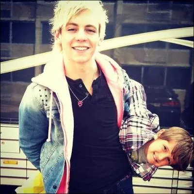 En combientime se place Ross Lynch dans sa famille (par ordre d'ges)