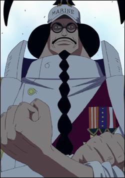 Quel est le nom du type  lunettes qui est un membre haut class dans la marine dans le manga le plus vendu au monde : One piece ?