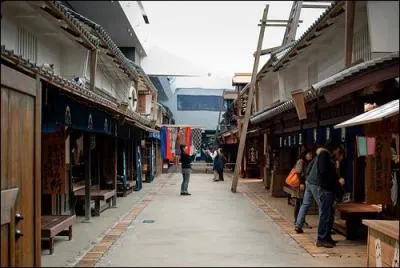 Qu'est-ce qui a t reconstitu dans ce muse d'Osaka qui retrace la vie au Japon ?