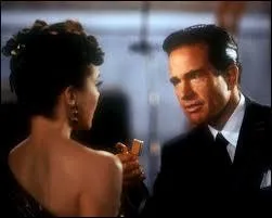 Film de Barry Levinson avec Warren Beatty , Annette Bening, Harvey Keitel ...