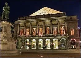 Depuis le 11 dcembre 1986, Namur est la capitale de la Wallonie mais l'Opra royal de Wallonie, lui, se trouve  