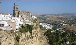 Entre quelles villes se trouve la rgion de Jerez, rpute pour son xrs ?