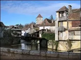 Pour finir, je vous emmne  Salies-de-Barn ( Pyrnes-Atlantiques ). Cette commune est chef-lieu ...