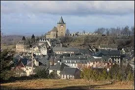 Nous allons  Laguiole ( Aveyron ) o la ville est chef-lieu ...