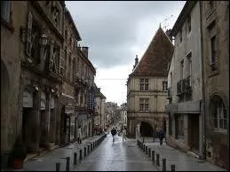 Je ma promne dans les rues de Luxeuil-les-Bains ( Haute-Sane ). Cette ville est chef-lieu ...