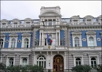 Dans combien de pays trangers Dominique de Villepin a-t-il reprsent la France, soit en tant que premier secrtaire  l'ambassade de France, soit en tant que conseiller  l'ambassade de France ?