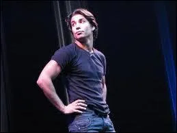 Comment s'appelle son spectacle qui sortira en dvd en novembre 2013 ?