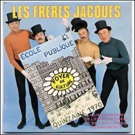 Complétez : Ça ne sert à rien c'est un (...) Car ça coule par les (...)".