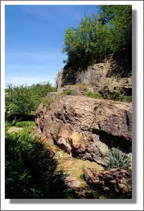 De quelle couleur est le marbre de Sampans dans le Jura ?