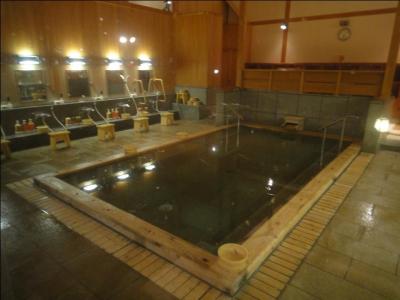 Pourquoi les Japonais frquentent-ils beaucoup plus les bains thermaux que les habitants des autres pays ? (Agrandissez certaines photos.)
