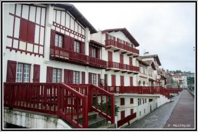 Quel est le nom de ce rouge, qualificatif d'une belle rgion du sud-ouest o l'on utilise des  chisteras  ?