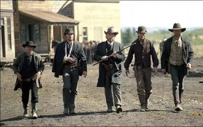 D'aprs le making-of du film, combien de balles  blanc ont t tires pour pouvoir tourner la scne de la fusillade finale qui ne dure pas moins d'un quart d'heure dans le film ?