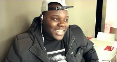 Qui est ce rappeur adepte des featuring ?