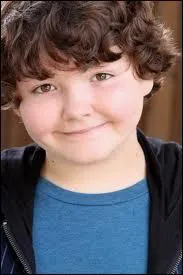 Comment s'appelle cet acteur qui joue Angus dans Section Genius ?