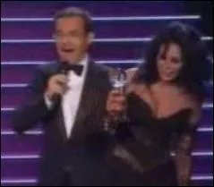 La ralisatrice Yamina Benguigui s'est trouve au coeur d'un scandale de dcollet, sans le vouloir, en 2009, pour quelle raison ?