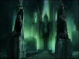 O doivent-il se rendre ? Pourquoi ?