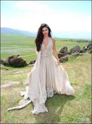 Comment s'appelle le premier single de son nouvel album Star Dance ?