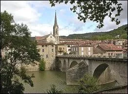 Je vais me promener dans les rues de Saint-Antonin-Noble-Val ( Tarn-et-Garonne ). Cette commune est chef-lieu ...