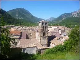 Nous partons maintenant  Castellane ( Alpes-de-Haute-Provence). Cette ville est chef-lieu ...