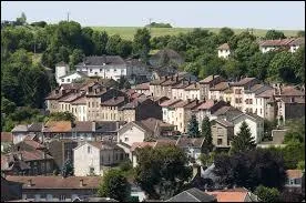 Nous retournons en Lorraine. Cette fois-ci, nouas allons  Longuyon ( Meurthe-et-Moselle ). Cette ville est chef-lieu ...
