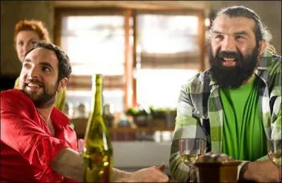 Qui est le personnage  droite ?