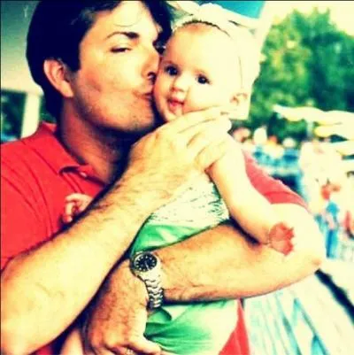 Quel est le nom du papa de Bella ?