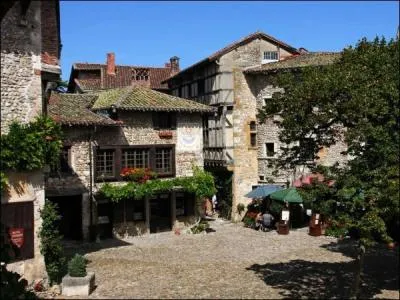 Comment s'appelle cet agrable village du dpartement de l'Ain , o de nombreux films ont t tourns , situ au sommet d'une colline , dans lequel vous verrez la Maison Escoffier ?